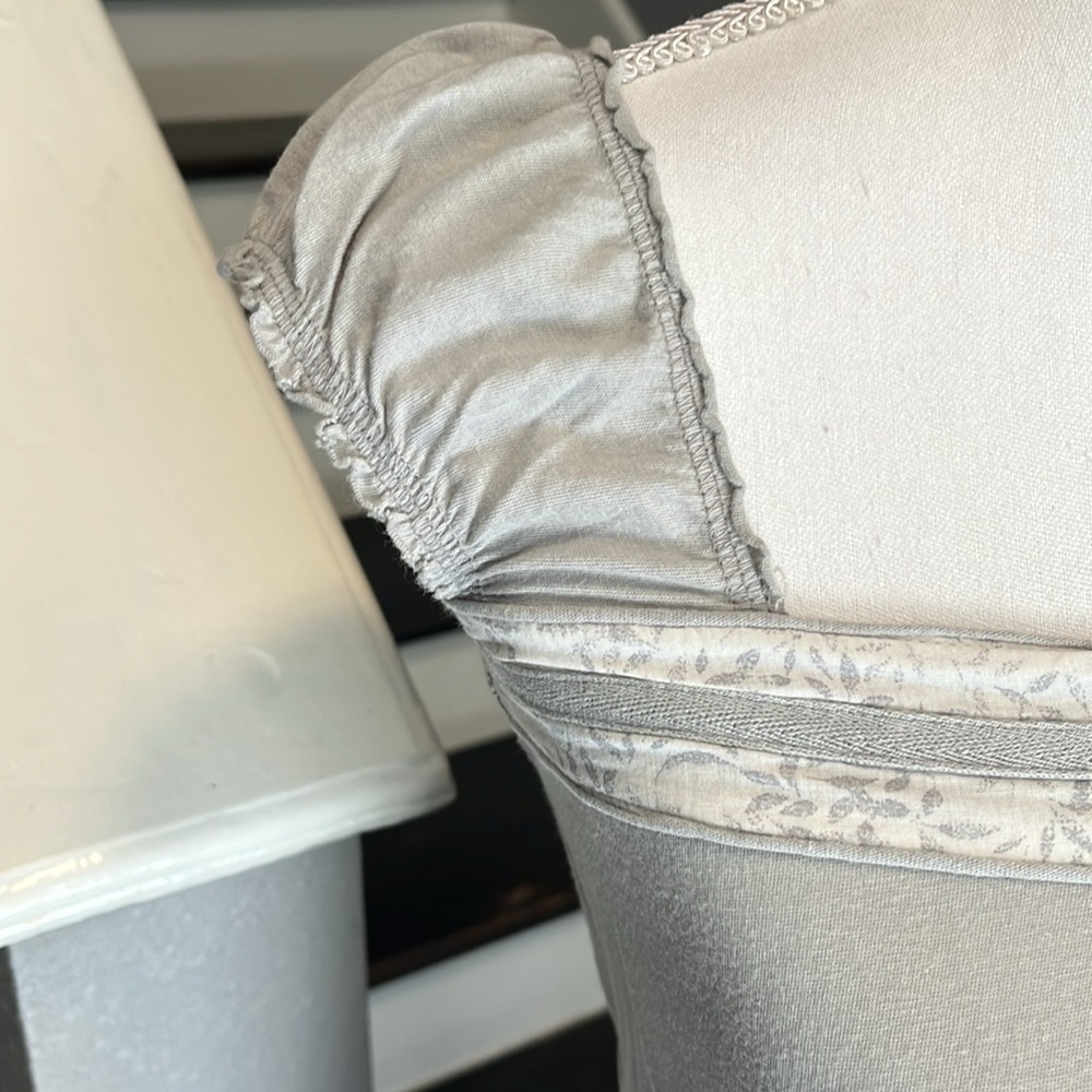 Abercrombie Gray Top with white & Gray front trim. Gathered straps & elastic Lg - Picture 3 of 13